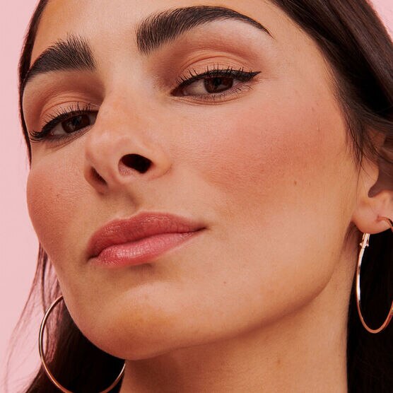 BLUSH POMPOM BENEFIT